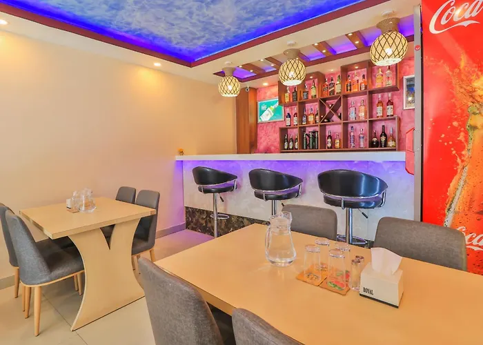 Oyo 676 Maalaxmi Hotel